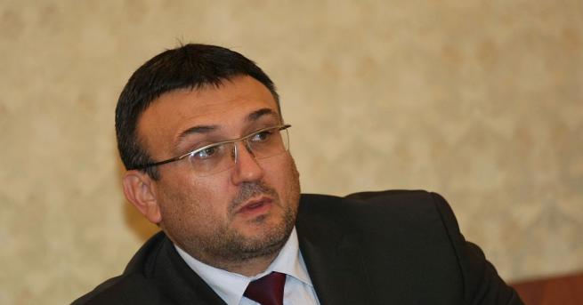 Измамникът от Facebook подвизаващ се с името Александър Николов рано