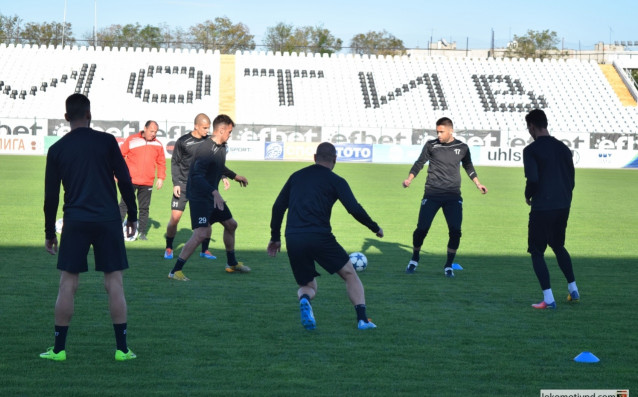 ПФК Локомотив Пловдив 1926 АД входира всички нормативни документи изискани