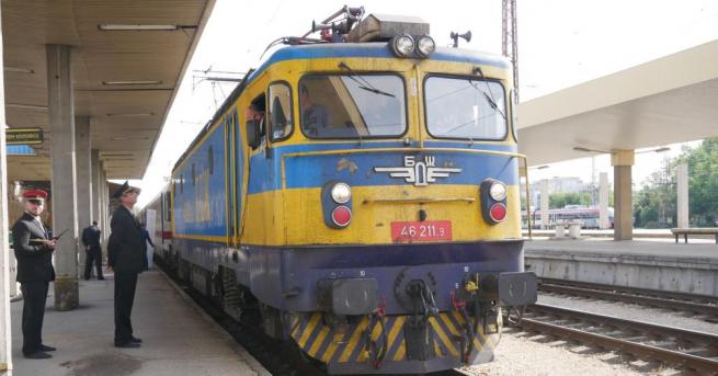 Влакът София Бургас спрял в полето край Айтос тази сутрин