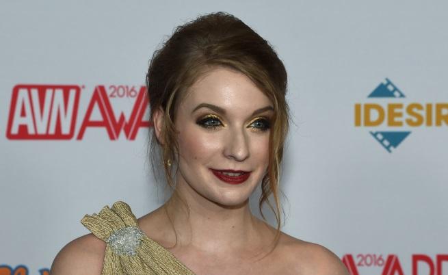  Ела Дарлинг се опасява за бъдещето си 