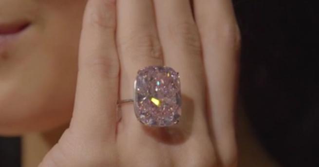 Наситено розов диамант описан от експерти като най големия в света