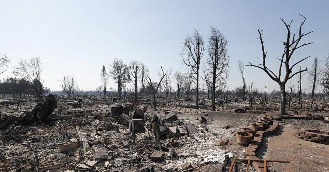 Бързо движещи се пожари разпалвани от променящи посоката си ветрове
