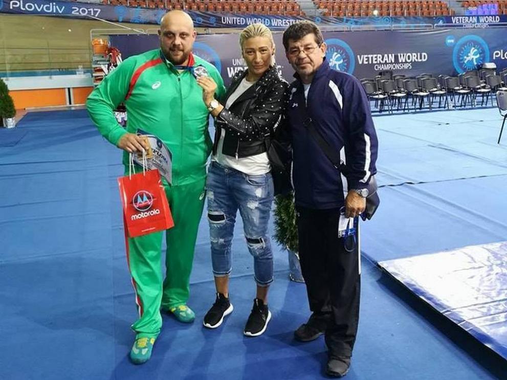Петър Богаевски със съпругата си и Валери Райчев