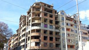 Съседи притеснени от роми в изоставена кооперация