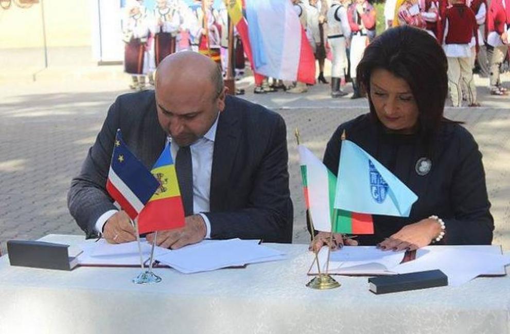 Кметовете на Каварна и Вулканещи подписват договор за сътрудничество между двата града