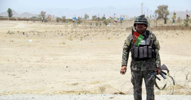 Около 200 хиляди души годишно напускат Афганистан заради заплаха за
