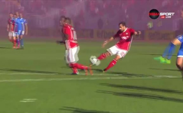 ЦСКА води на Левски с 2 1 на полувремето в