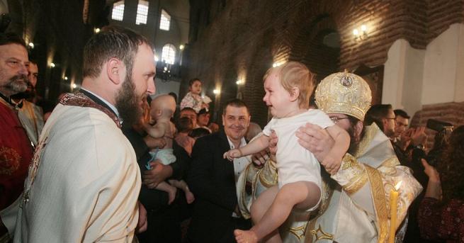 Над 1000 деца от 10 български града получиха свето кръщение