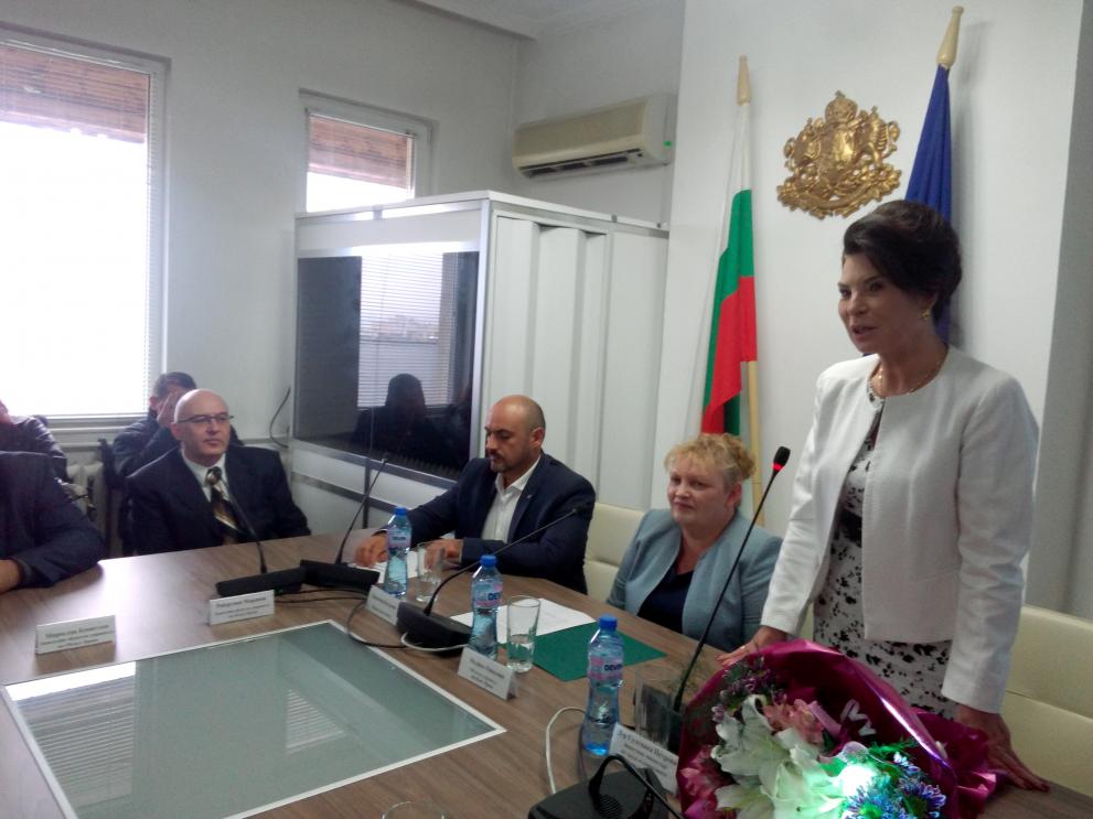 Зам.-министърът Султанка Петрова днес участва в дискусия във Враца.