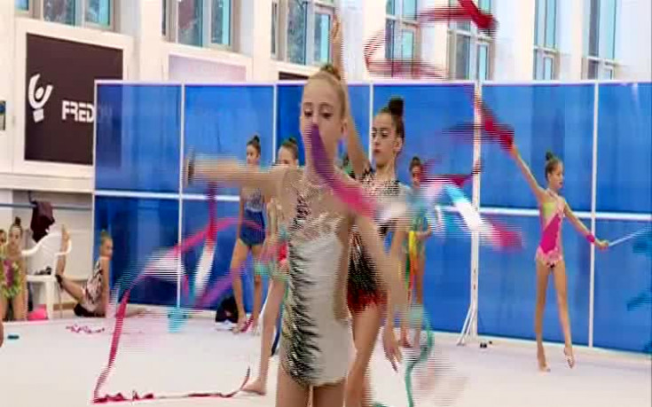 Избират новия ансамбъл-девойки, много са кандидатките за слава