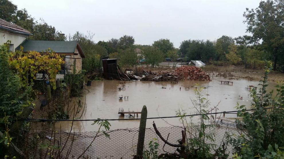 Наводненията в Бургаско заради изсипалите се поройни дъждове взеха две жертви