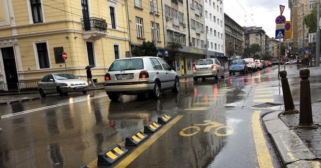 Въпреки критиките велоалеята на столичната улица Раковска остава без корекции