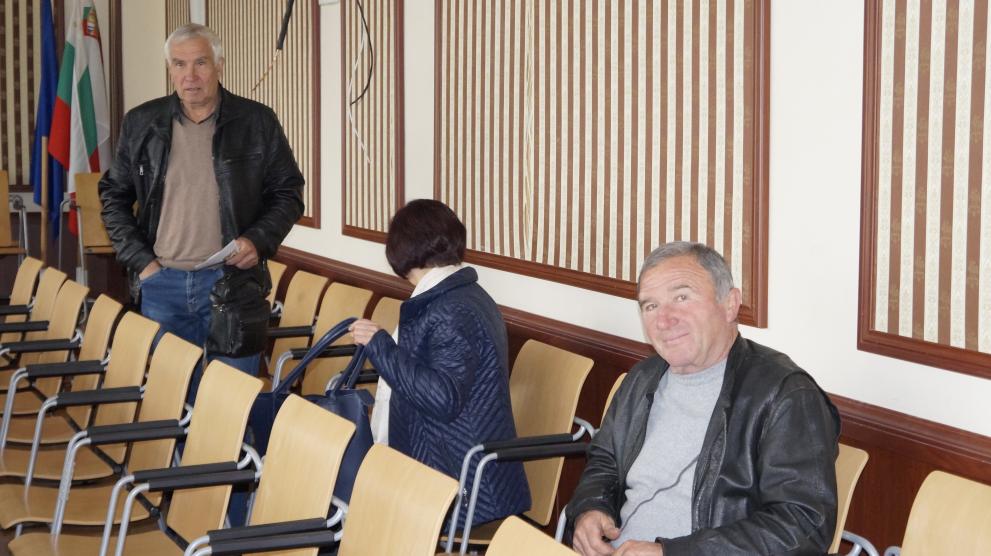 Участници в срещата.