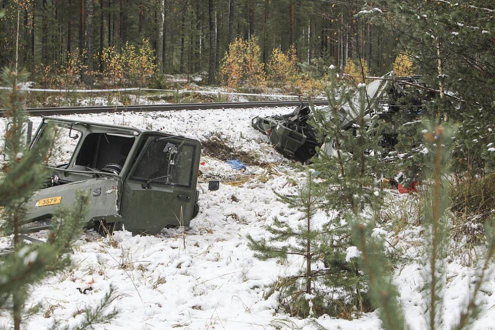 Жертви и ранени при злополука сред бронетранспортьор и пътнически трен във Финландия. Злополуката станала по време на военни учения. 