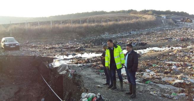 Пострадахме зле но няма екологична опасност за населението заяви кметът