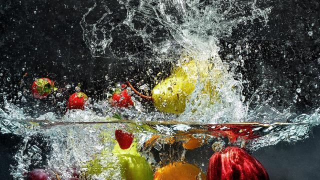 Установиха как да мием плодовете, за да премахнем химикалите