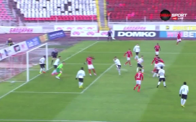 ЦСКА води с 1 0 срещу Славия след първото полувреме