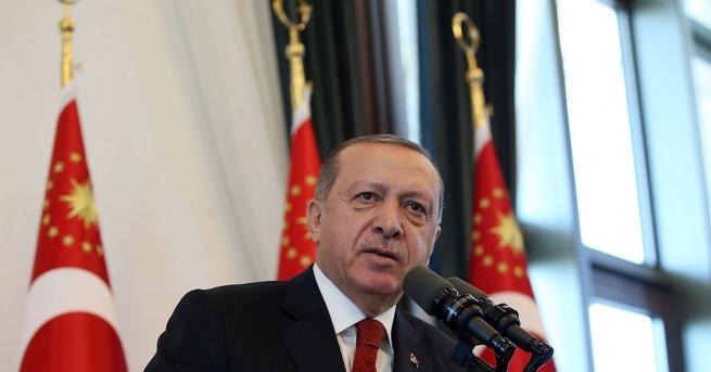 Кметът на турската столица Мелих Гьокчек подаде оставка след 23