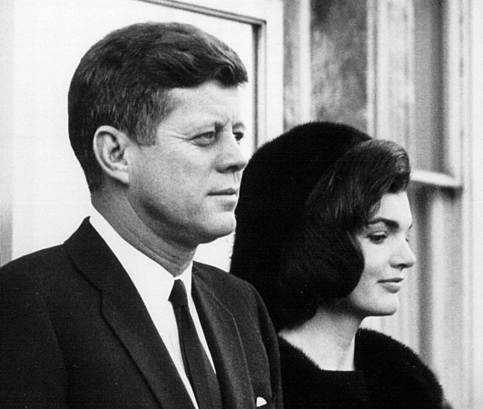 35-ият президент на САЩ Джон Ф. Кенеди и съпругата му Джаки Кенеди