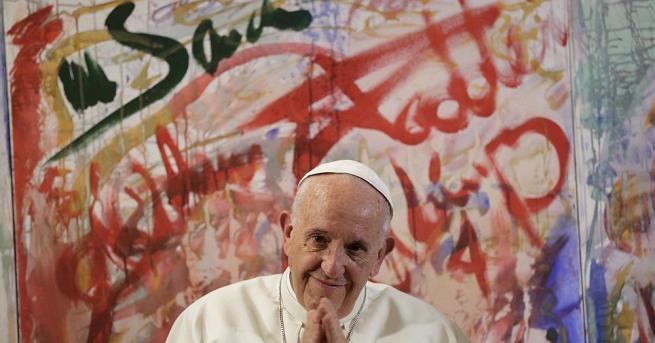 Папа Франциск каза че християните могат да играят важна роля