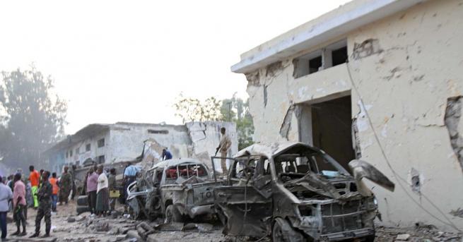 Най малко 25 души загинаха а 30 човека бяха ранени