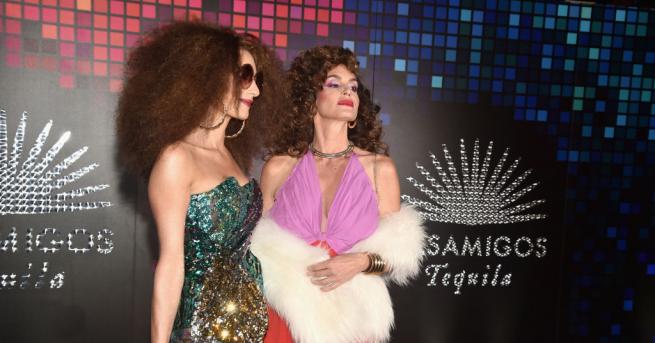 Хубавото на маскените балове е че слагаш маска и ставаш