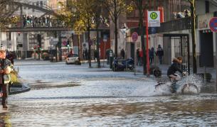 Жертвите на урагана в Европа растат, Берлин бедства