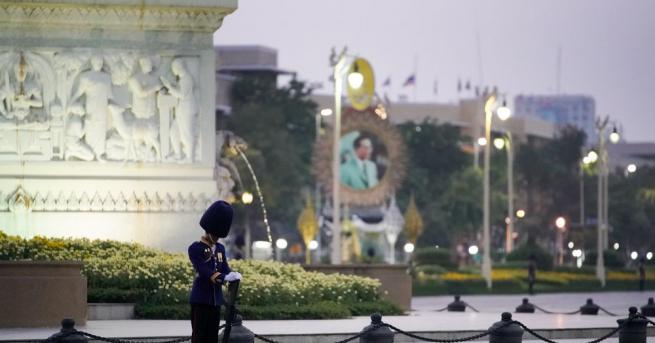 В Тайланд приключи петдневната церемония по кремация на покойния крал
