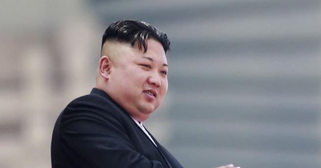 Севернокорейският лидер Ким Чен-ун и съпругата му посетиха обновена фабрика