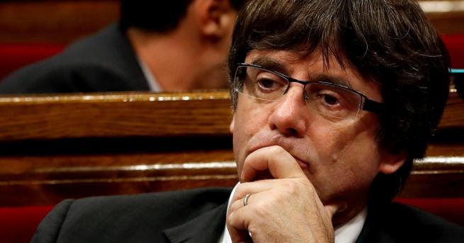 Отстраненият премиер на Каталуния Карлес Пучдемон е поискал да даде