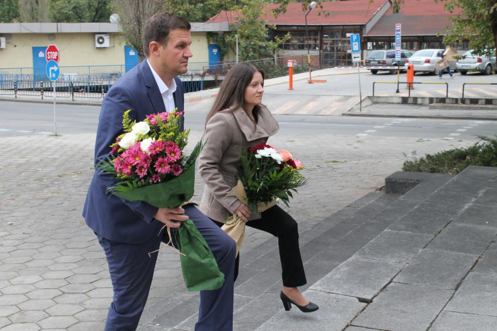 венци и цветя за деня на будителите