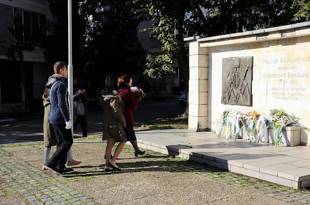 Признателни видинчани поднесоха цветя.