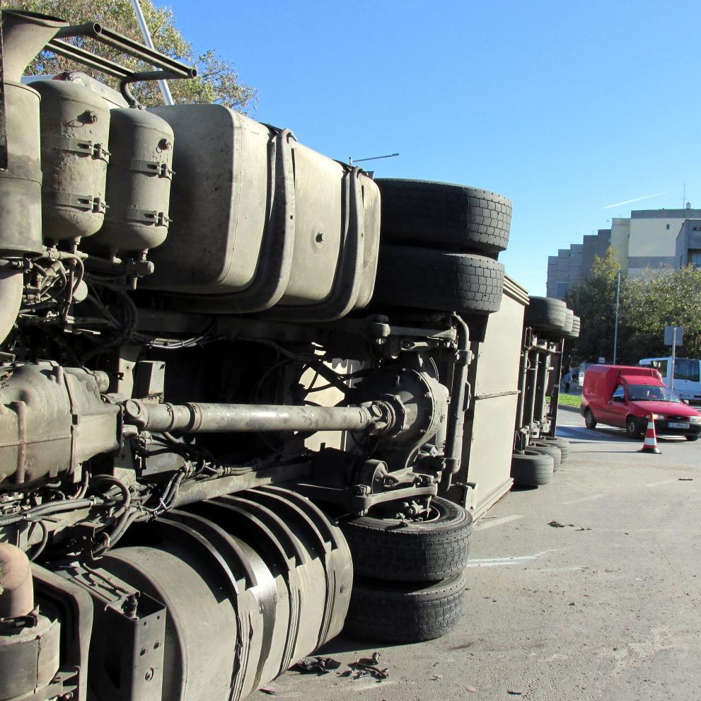 Катастрофиралият тежкотоварен камион в Силистра