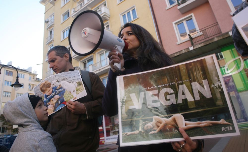 „Кървавата“ демонстрация на българските вегани влезе в световните агенции