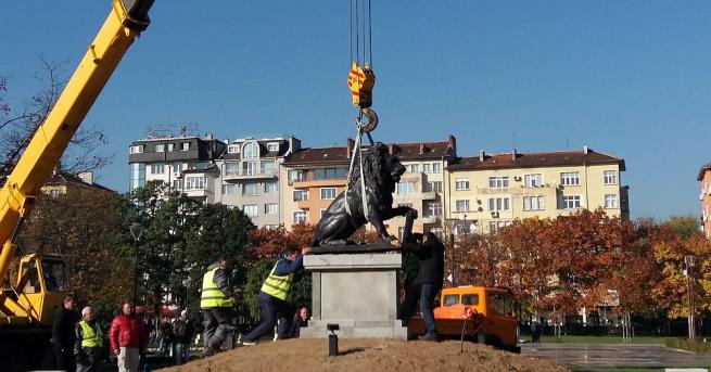 Лъвът от разрушения Войнишки мемориал на Първи и Шести софийски