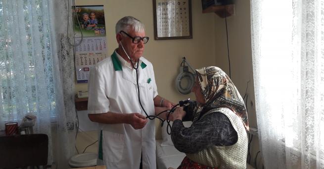 Д р Явор Младенов е пенсиониран лекар но въпреки 84 годишната си