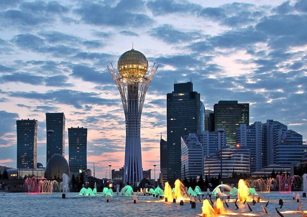 Казахстан е република в централната част на Евразия. На 16 декември 1991 г. Казахстан обявява независимост. На тази дата през 1991 г. е приет Закона за независимостта на републиката. През 1997 г. столицата на Казахстан бива преместена от Алматъ в Астана.
