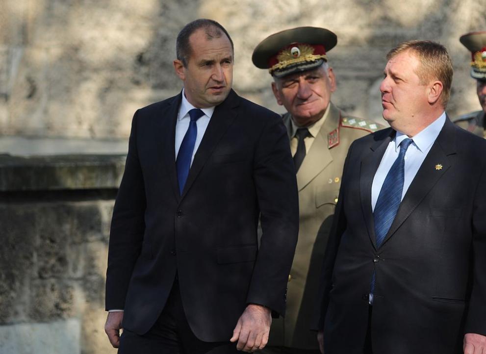  Президентът Румен Радев участва панихида във връзка Архангелова задушница, която се организира пред Военния мавзолей-костница в Централните софийски гробища 