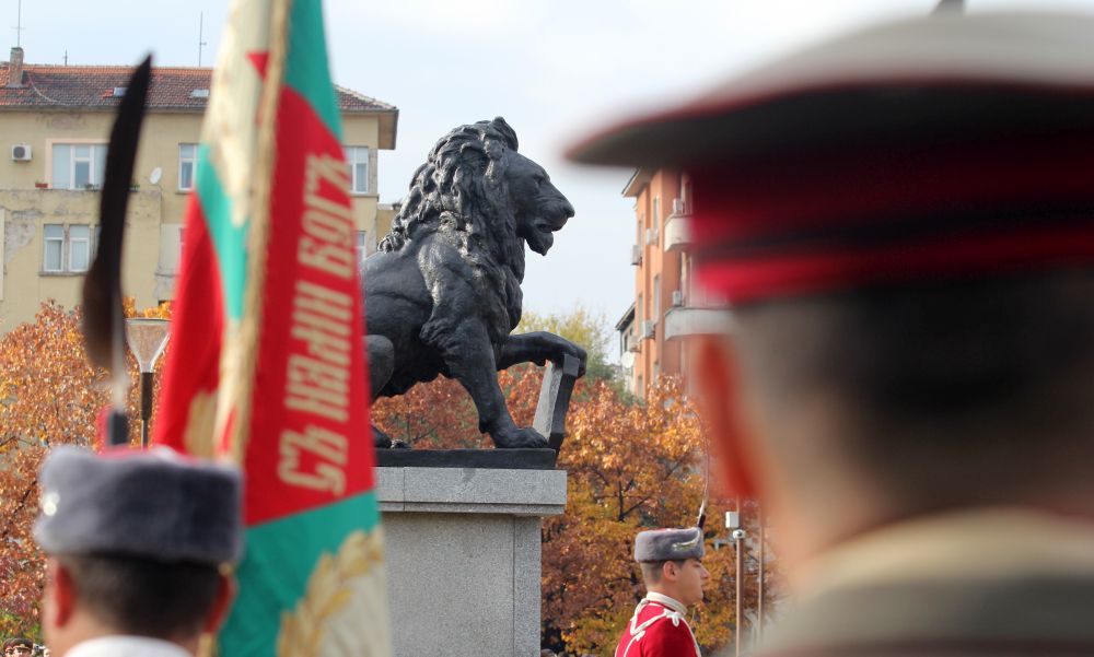 Реставрираната скулптурна фигура на лъва от Мемориала на загиналите войници от Първи и Шести софийски пехотен полк беше поставена в градината пред НДК в София.<br />
 