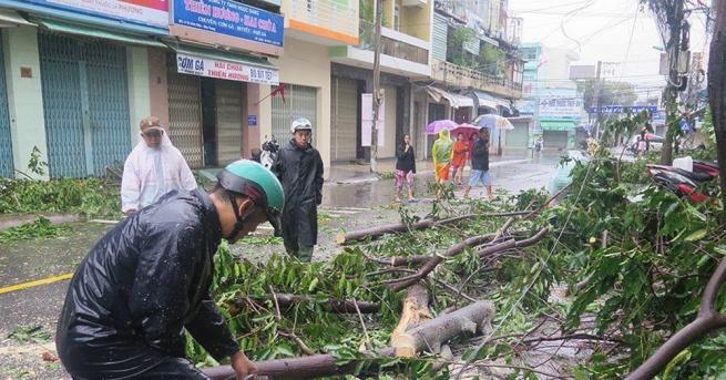 Най-малко 27 са вече жертвите на тайфуна Дамрей, връхлетял централните