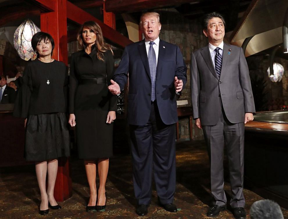  Американският президент Доналд Тръмп е на аудиенция в Япония и се срещна с премиера на Страната на изгряващото слънце Шиндзо Абе 