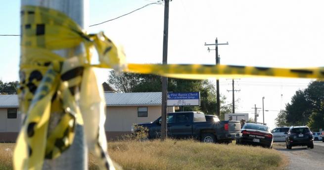 Нападателят застрелял най малко 26 души в църква в Тексас е