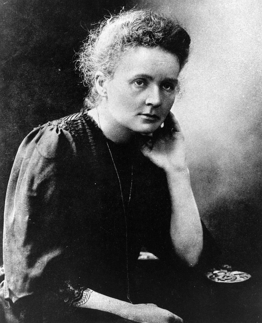 През 1911 г. Мария Кюри отново печели Нобелова награда, този път за химия, и става първият двукратен носител на престижното отличие.
