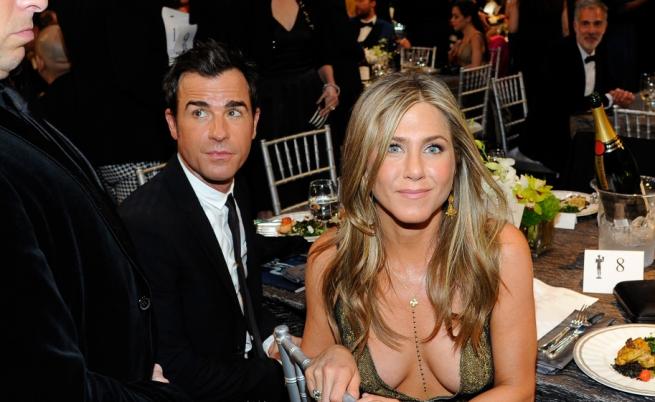  Дженифър Анистън рядко е забелязвана със сутиен 