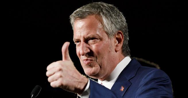 Нюйоркският кмет демократът Бил де Блазио спечели втори мандат с