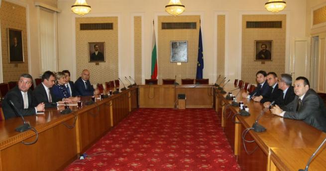 Процедурата по вот на недоверие към правителството на Бойко Борисов