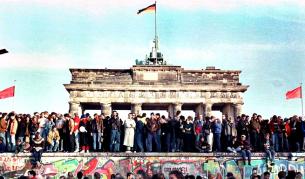 Берлинската стена: 28 години в 28 снимки