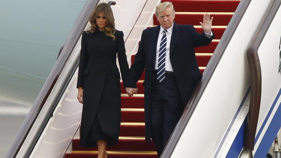 Мелания и Доналд Тръмп при пристигането си в Китай