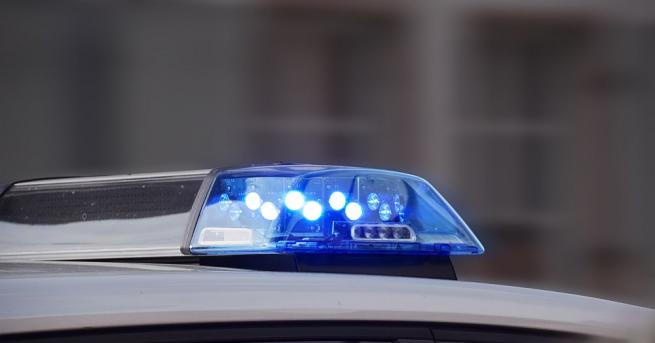 Двама тийнейджъри загинаха след като кола се удари в дърво