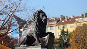 лъв НДК паметник